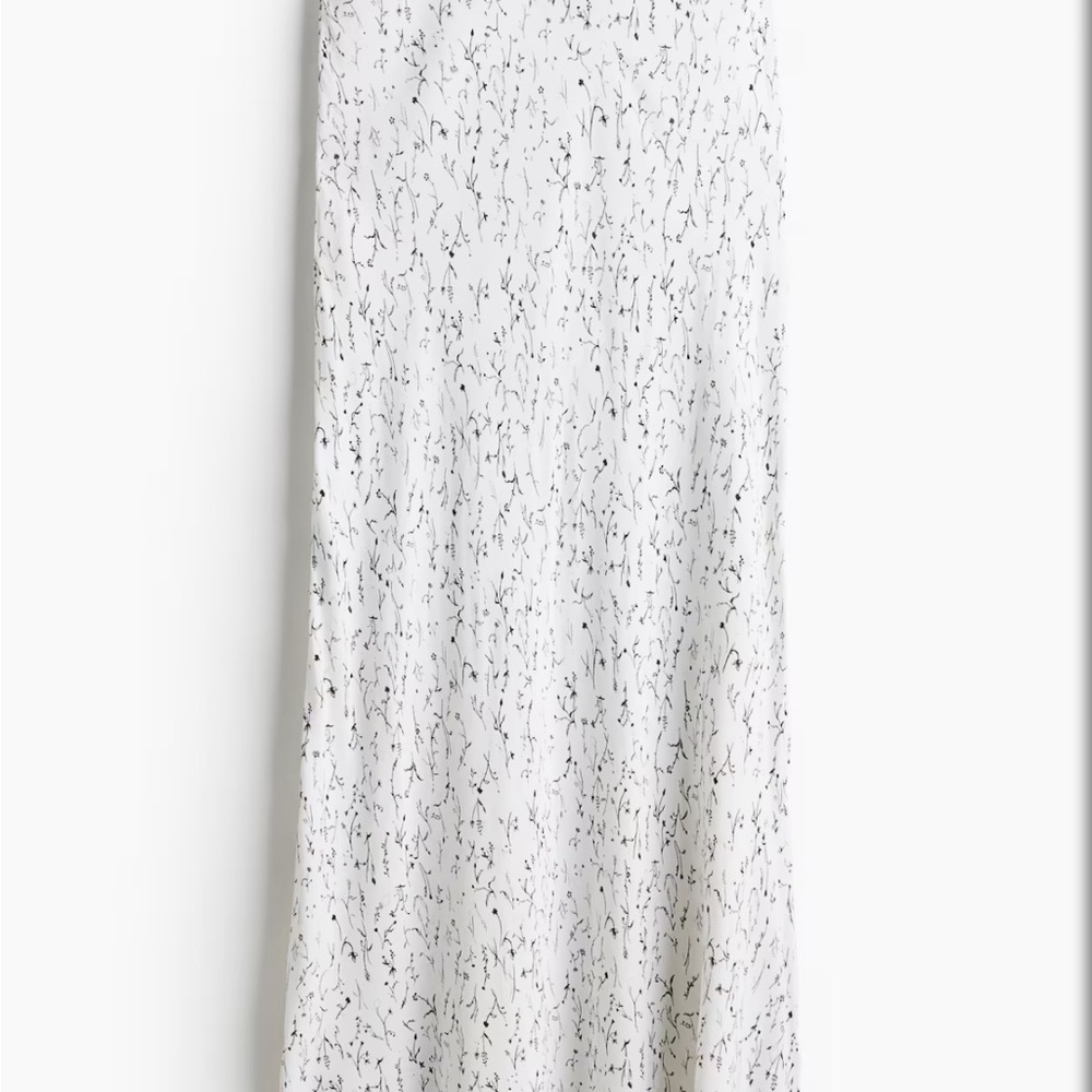 H&M White Maxi Skirt with Floral Pattern - Worn once Size S